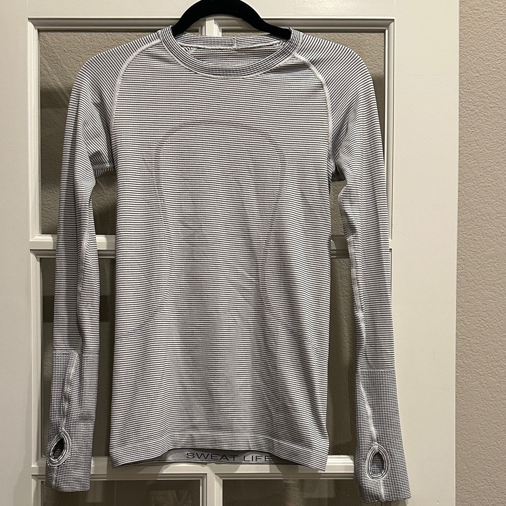 Lululemon women’s Striped Long Sleeve swiftly tech tee. Size 4.